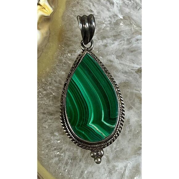Unbranded Jewelry - VTG 925 Sterling Nepal Silver Dark Green Malachite Stone Teardrop Pendant 5.5g